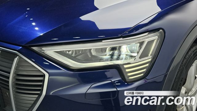 Audi e-tron 2021 — photo 8