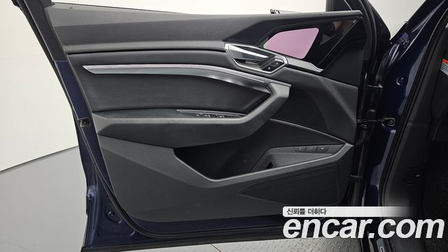 Audi e-tron 2021 — photo 14