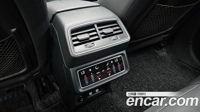 Audi e-tron 2021 — photo 29