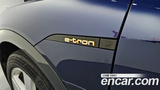 Audi e-tron 2021 — photo 36