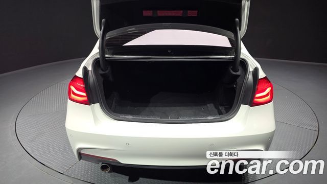 BMW 3-Series 2017 — photo 20