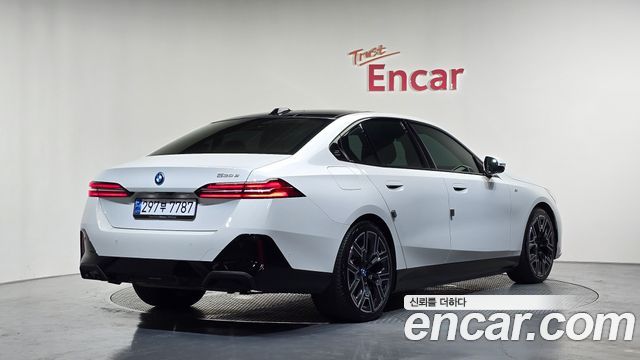 BMW 5-Series 2024 — photo 2