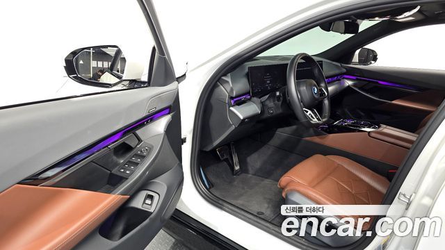 BMW 5-Series 2024 — photo 13