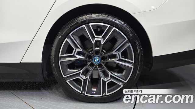 BMW 5-Series 2024 — photo 7