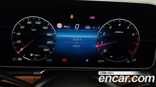 Mercedes-Benz S-Class 2024 — photo 11