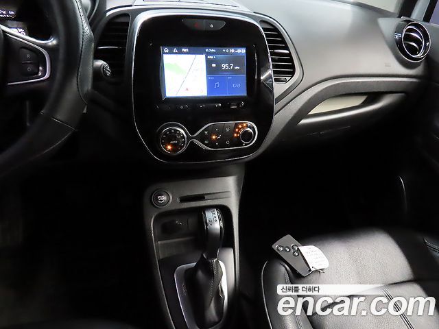 Renault Korea QM3 2019 — photo 10