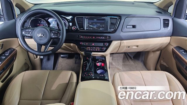Kia Canival 2018 — photo 10