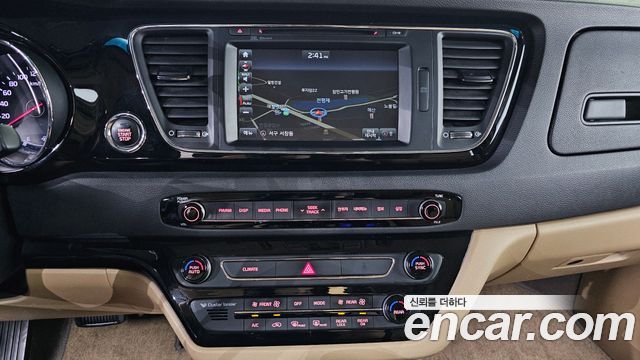 Kia Canival 2018 — photo 18