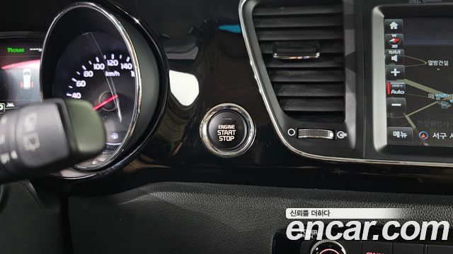 Kia Canival 2018 — photo 23