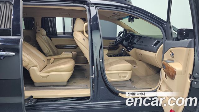 Kia Canival 2018 — photo 16
