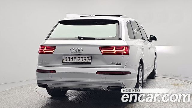 Audi Q7 2019 — photo 2