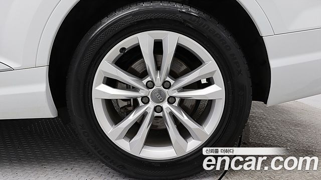 Audi Q7 2019 — photo 8