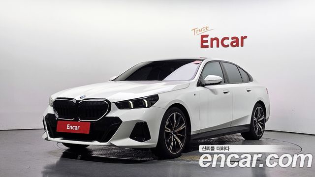 BMW 5-Series 2025 — photo 1