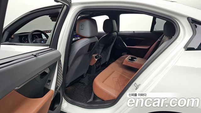 BMW 5-Series 2025 — photo 11