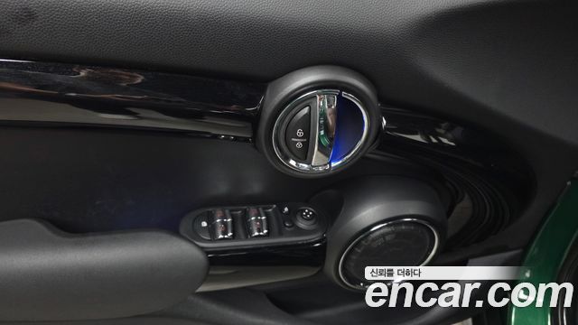Mini Cooper 2019 — photo 28