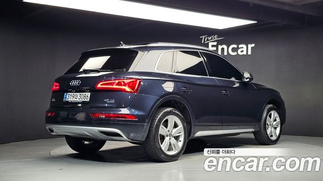Audi Q5 2020 — photo 2