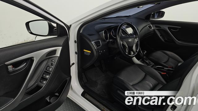 Hyundai AVANTE 2014 — photo 13