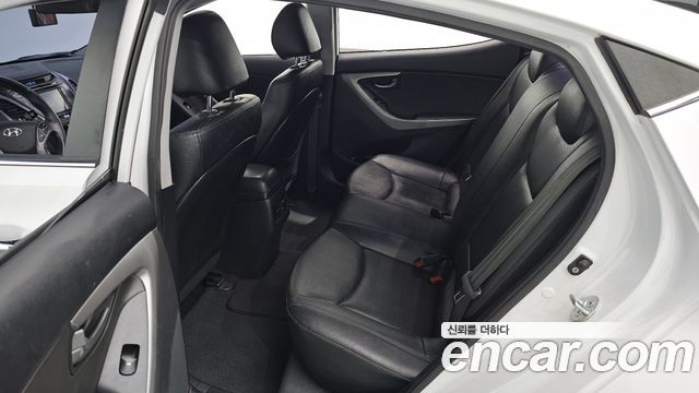 Hyundai AVANTE 2014 — photo 17