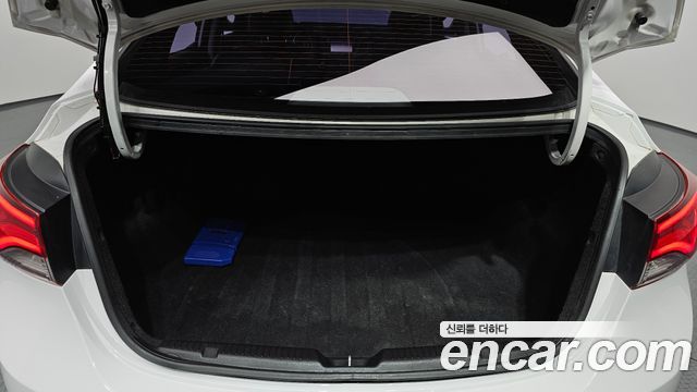 Hyundai AVANTE 2014 — photo 26