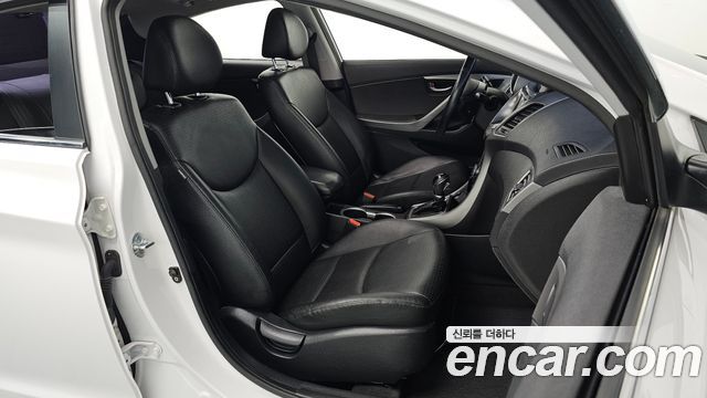 Hyundai AVANTE 2014 — photo 16