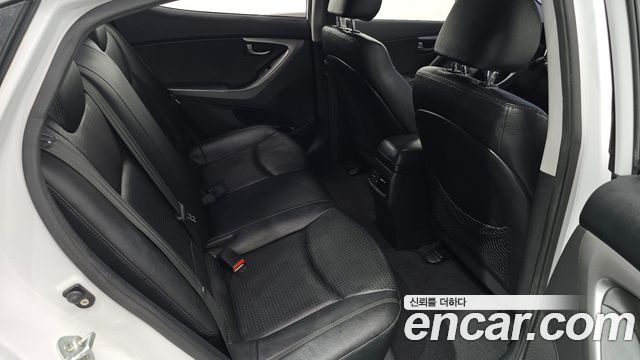 Hyundai AVANTE 2014 — photo 27