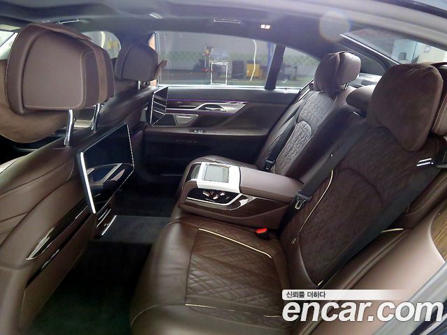 BMW 7-Series 2020 — photo 6