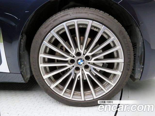 BMW 7-Series 2020 — photo 20