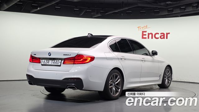 BMW 5-Series 2019 — photo 2