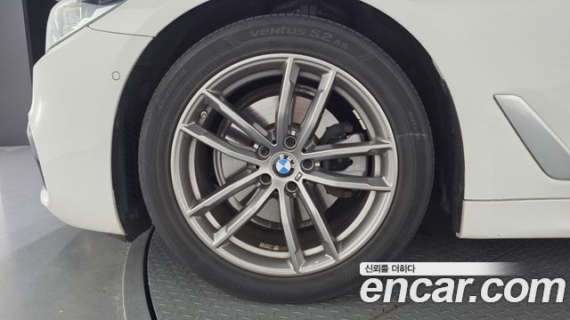 BMW 5-Series 2019 — photo 5
