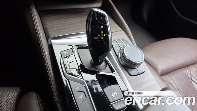 BMW 5-Series 2019 — photo 9