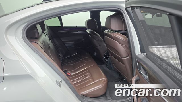 BMW 5-Series 2019 — photo 12