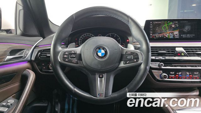 BMW 5-Series 2019 — photo 13