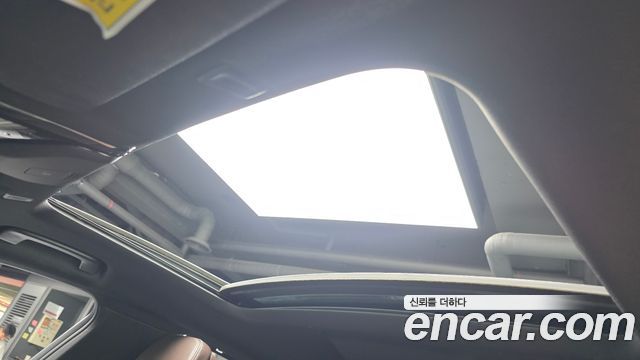 BMW 5-Series 2019 — photo 16