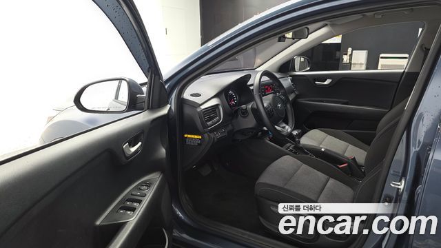 Kia Stonic 2018 — photo 10