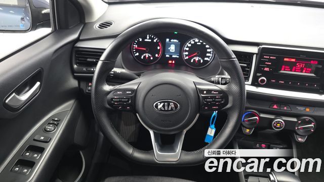 Kia Stonic 2018 — photo 13