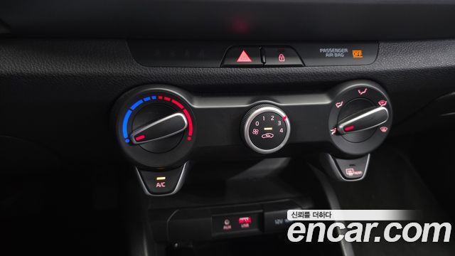 Kia Stonic 2018 — photo 15