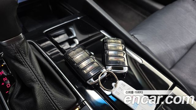 Kia K7 2018 — photo 18