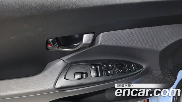 Hyundai Veloster 2020 — photo 27