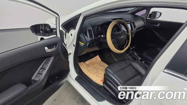 Kia K3 2016 — photo 12