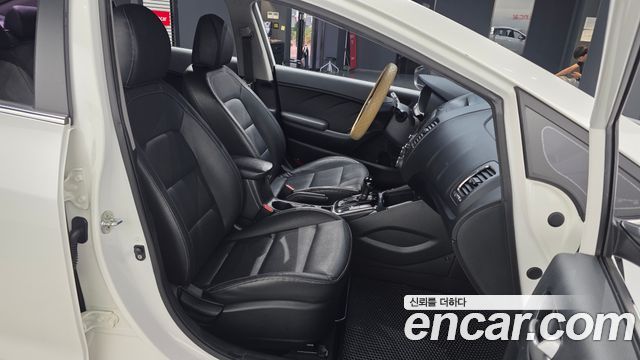 Kia K3 2016 — photo 16