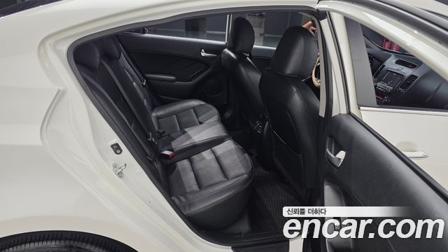 Kia K3 2016 — photo 17
