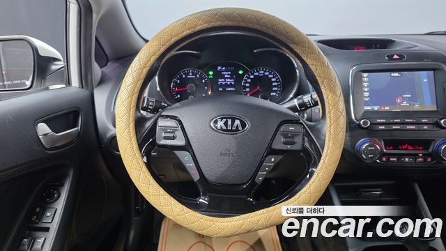 Kia K3 2016 — photo 18