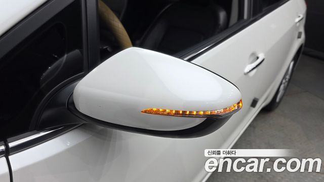 Kia K3 2016 — photo 24