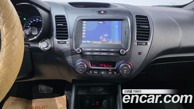 Kia K3 2016 — photo 27