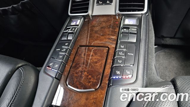 Porsche Panamera 2010 — photo 31