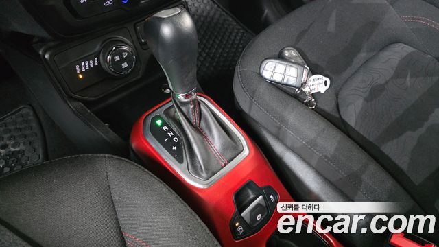 Jeep Renegade 2018 — photo 12