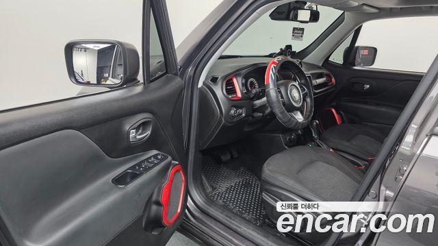 Jeep Renegade 2018 — photo 13