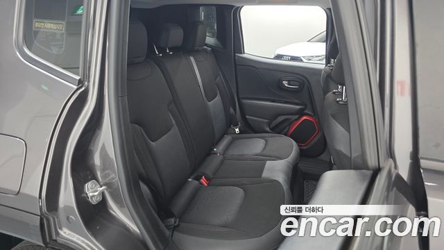 Jeep Renegade 2018 — photo 17