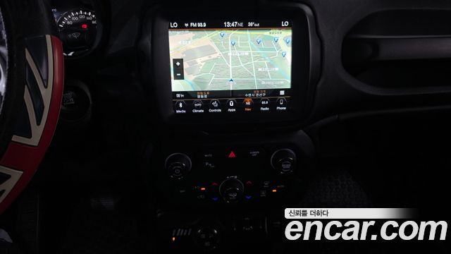 Jeep Renegade 2018 — photo 19