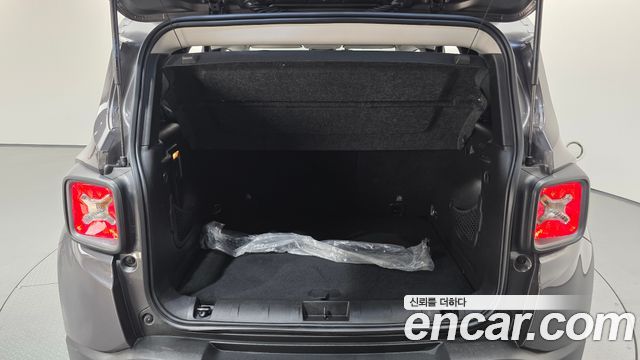 Jeep Renegade 2018 — photo 23